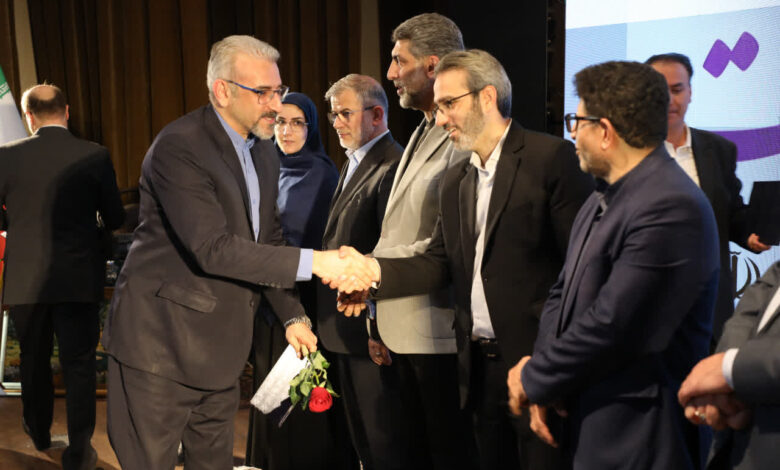 تجلیل از اتاق بازرگانی البرز در اختتامیه هشتمین دوره جشنواره مطبوعات استان البرز